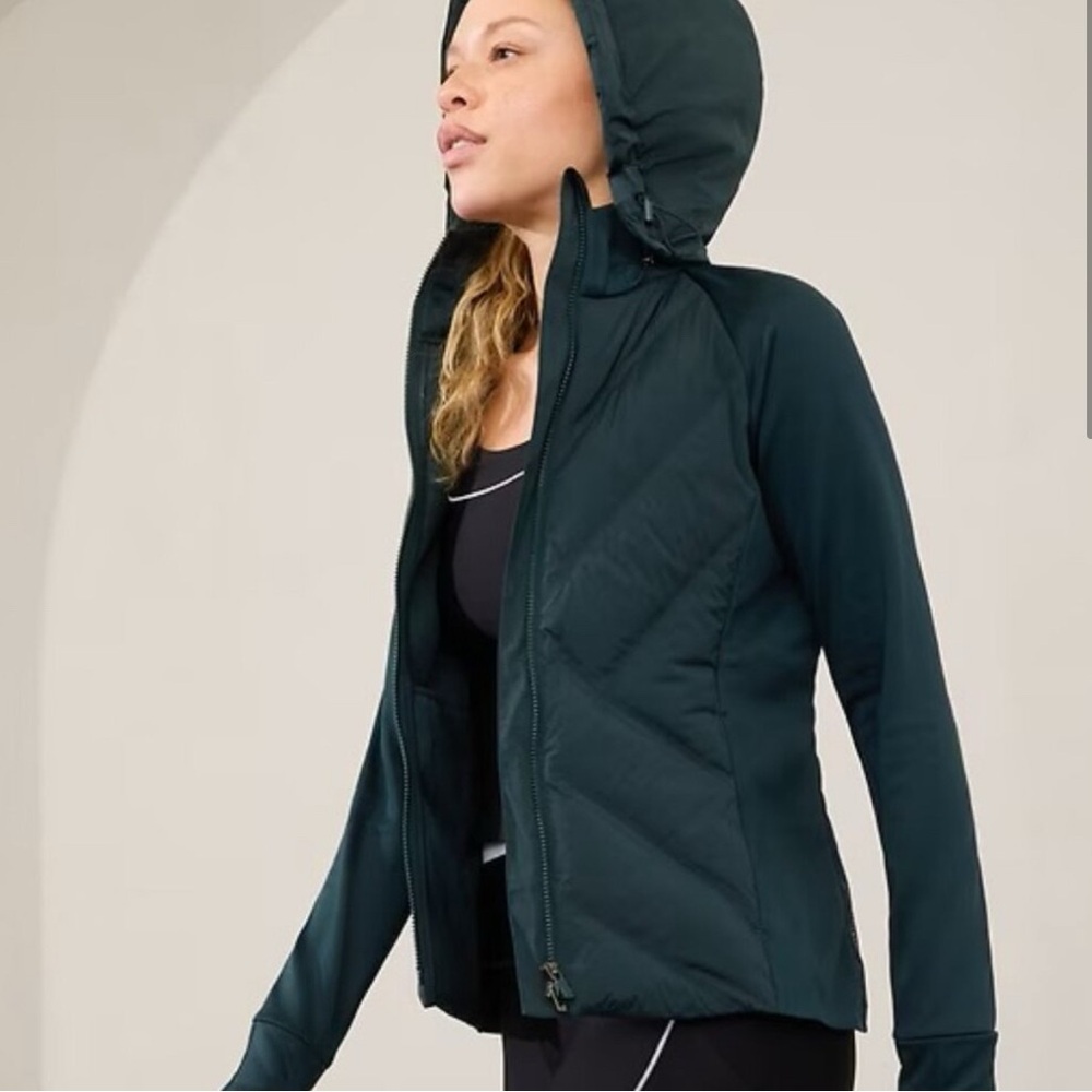 Athleta Evergreen S Inlet Jacket Hooded Puffer